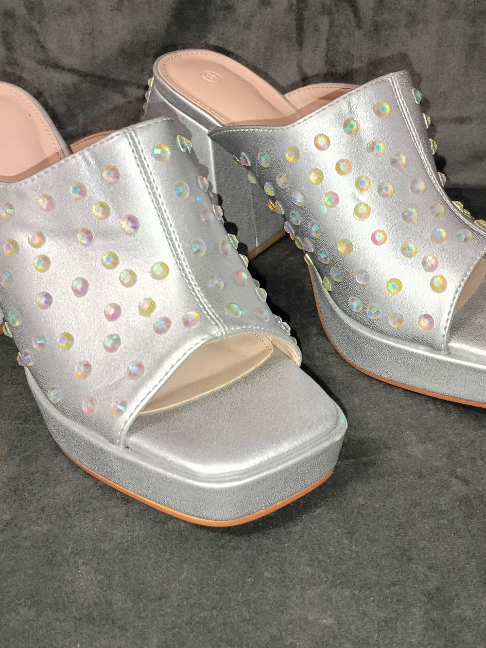 Hand Jeweled Women’s Silver Iridescent Gem Platform Mules Size 6 NWOT - Picture 3 of 8